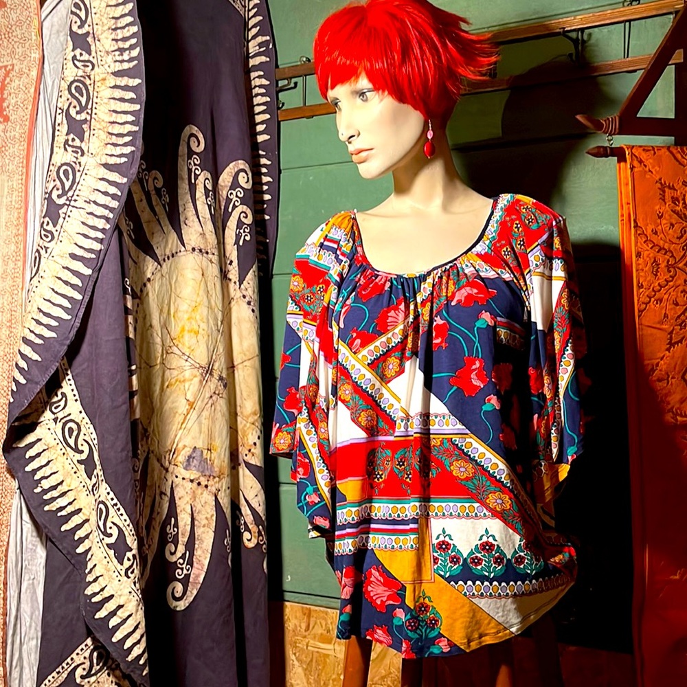 Voom floral/abstract design blouse. Comfortable, loose fitting, and versatile.